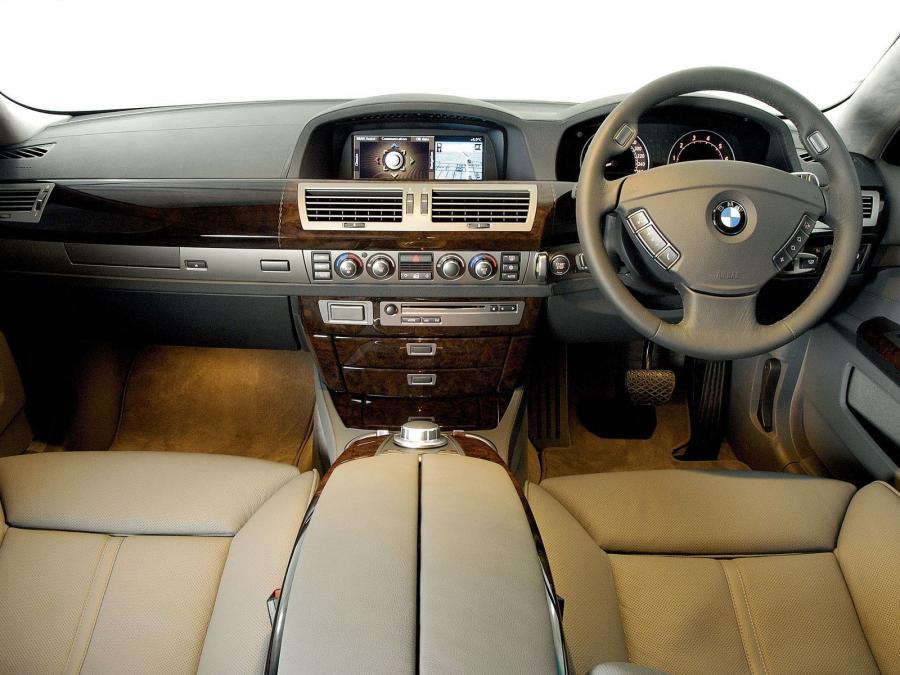  BMW 760i 2005 года  (ZA) (фото 2 из 13)